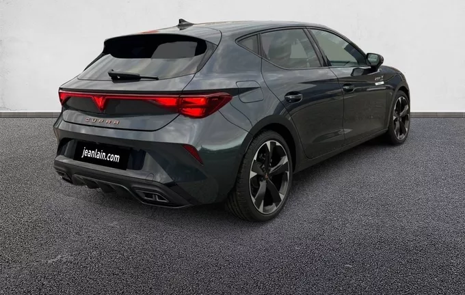CUPRA LEON 1.5 eTSI Hybrid 150 ch DSG7 V extérieur trois quart arrière droit 0014