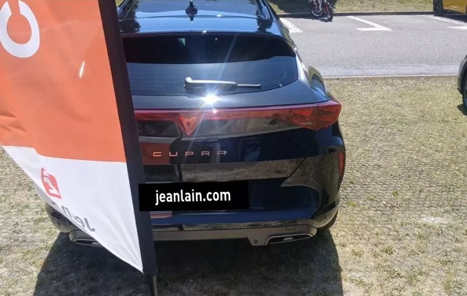CUPRA FORMENTOR 1.5 eTSI Hybrid 150 ch DSG7 V extérieur arrière 1457