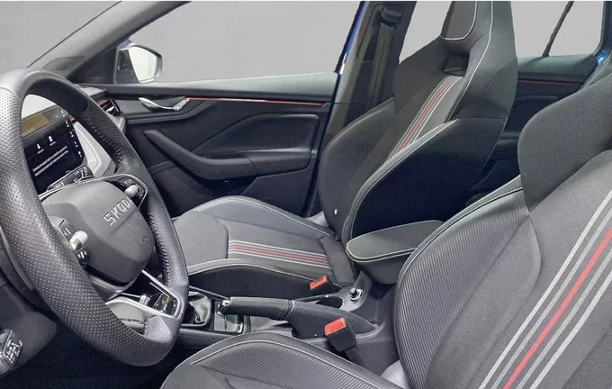SKODA SCALA 1.0 TSI Evo 2 116 ch DSG7 Monte-Carlo extérieur trois quart arrière droit 2125562