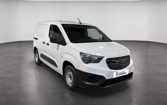 OPEL COMBO CARGO M 600 KG PURETECH 110 S&S BVM6 extérieur trois quart avant droit 946428