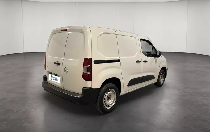 OPEL COMBO CARGO M 600 KG PURETECH 110 S&S BVM6 extérieur trois quart arrière droit 946428