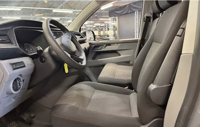 VOLKSWAGEN UTILITAIRES TRANSPORTER 6.1 VAN L1H1 2.0 TDI 90 BVM5 BUSINESS extérieur trois quart arrière droit 106290