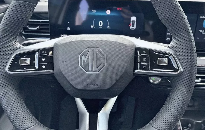 MG EHS 1.5 Hybrid+ 224 ch Luxury photo 11 8395