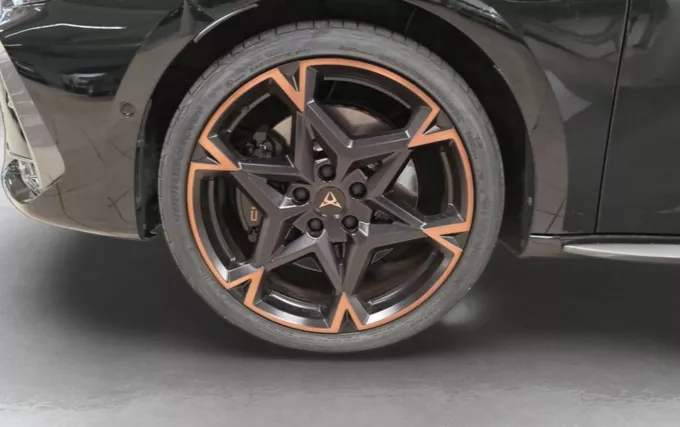 CUPRA LEON Sportstourer eHybrid 272 ch DSG6 VZ extérieur trois quart arrière droit 2129861