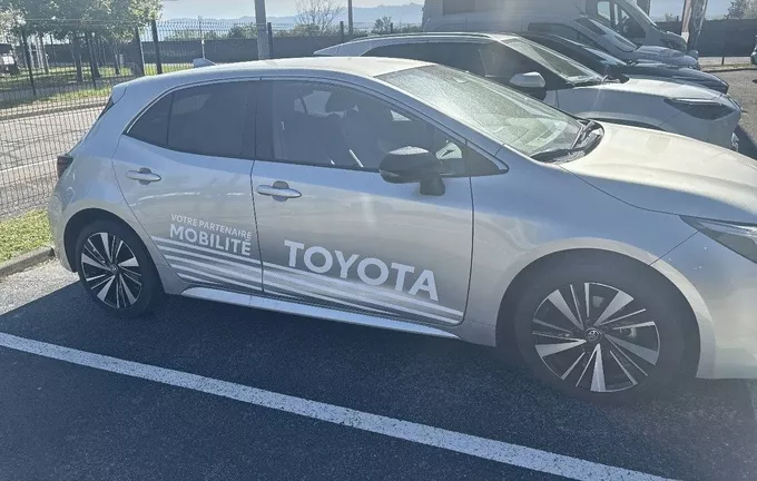 TOYOTA COROLLA HYBRIDE 140ch Design extérieur côté droit 50487