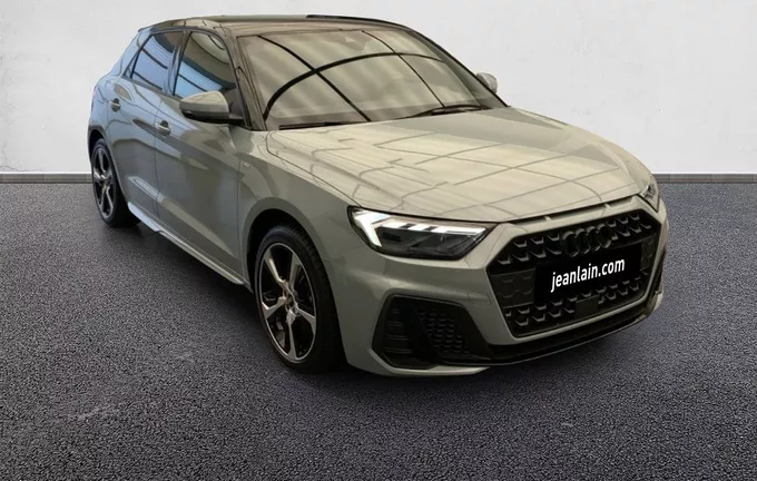 AUDI A1 Sportback 30 TFSI 116 ch S tronic 7 S Line extérieur trois quart avant droit 9490
