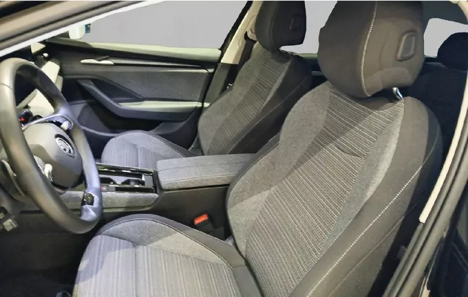 SKODA SUPERB Combi 2.0 TDI 150 ch SCR DSG7 Selection extérieur trois quart arrière droit 2121983