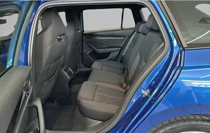 SKODA OCTAVIA Combi 1.4 TSI PHEV iV 245 ch DSG6e RS extérieur arrière 2129221