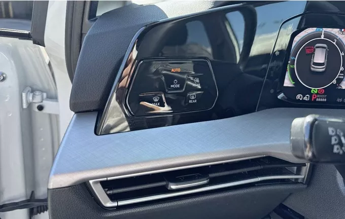 VOLKSWAGEN GOLF 1.5 eHybrid 204 DSG6 VW Edition photo 17 2127054
