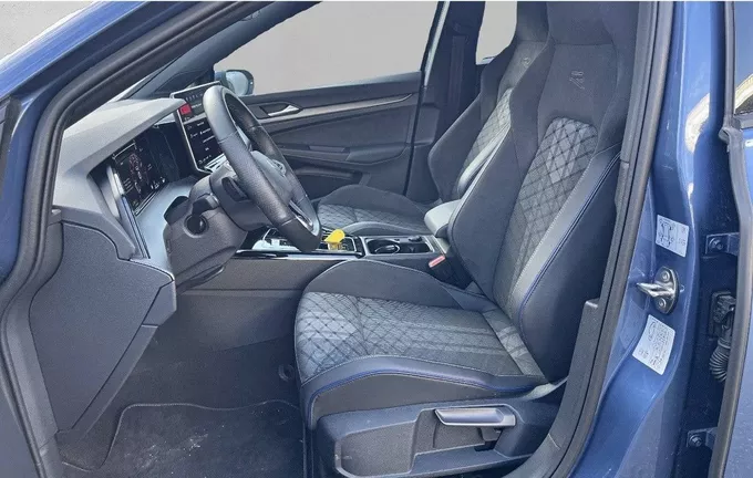 VOLKSWAGEN GOLF 1.5 eTSI EVO2 150 DSG7 R-Line Edition extérieur trois quart arrière droit 2123890