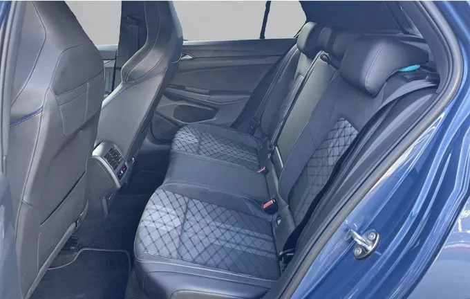 VOLKSWAGEN GOLF 1.5 eTSI EVO2 150 DSG7 R-Line Edition extérieur arrière 2123890