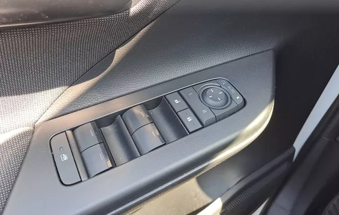 TOYOTA C-HR Hybride 200 Design photo 19 1103594