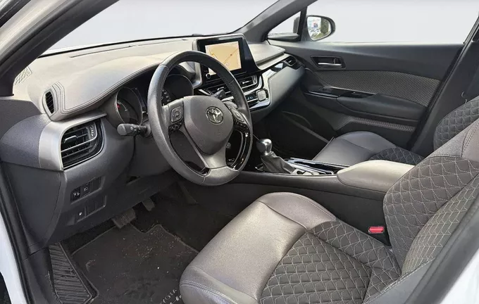 TOYOTA C-HR Hybride 1.8L Distinctive photo 11 1103026