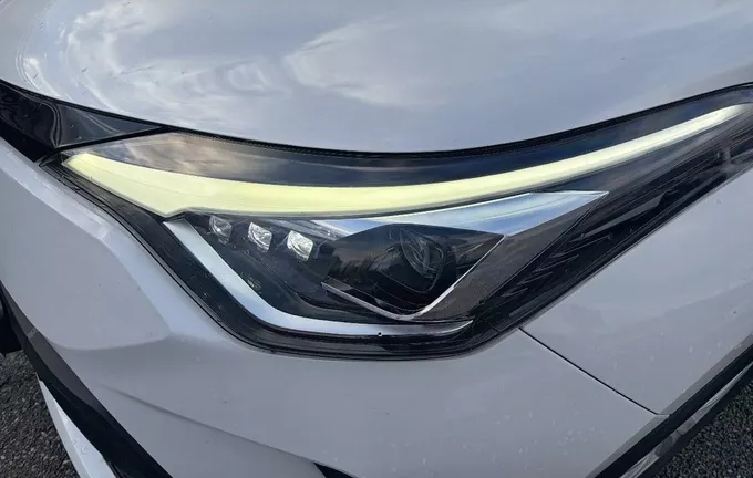 TOYOTA C-HR Hybride 1.8L Distinctive photo 20 1103026