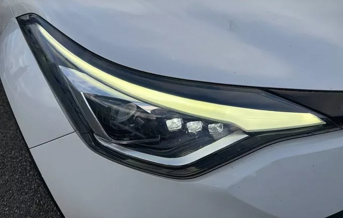 TOYOTA C-HR Hybride 1.8L Distinctive photo 21 1103026