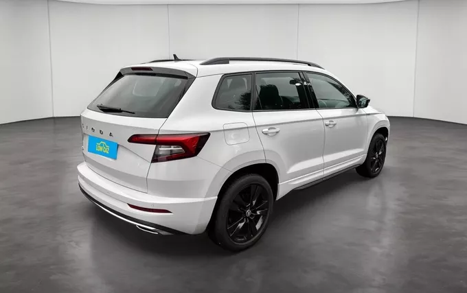 SKODA KAROQ 1.5 TSI 150 ch ACT DSG7 Sportline extérieur trois quart arrière droit 213699