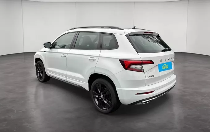 SKODA KAROQ 1.5 TSI 150 ch ACT DSG7 Sportline extérieur trois quart arrière gauche 213699