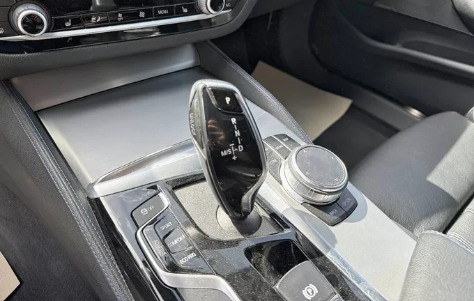 BMW SERIE 5 TOURING 520d xDrive 190 ch BVA8 M Sport photo 13 560426