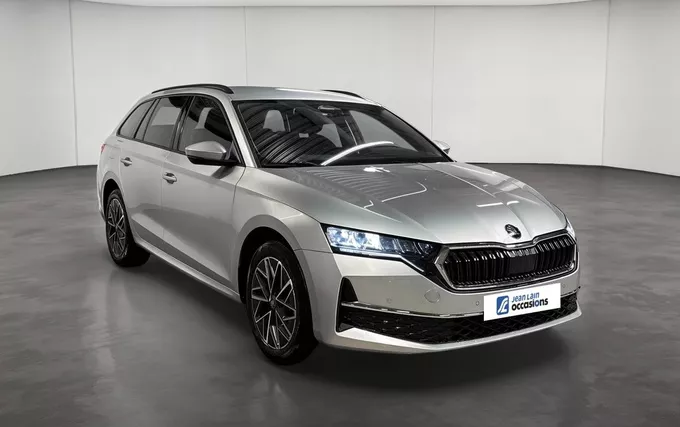 SKODA OCTAVIA Combi 2.0 TDI 150 ch SCR DSG7 Selection extérieur trois quart avant droit 2133168
