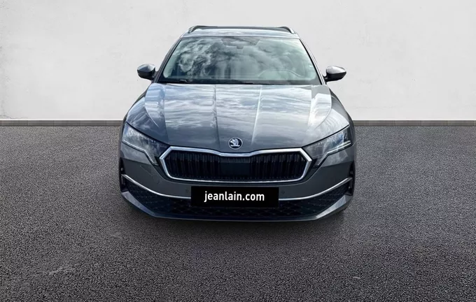 SKODA OCTAVIA Combi 1.5 TSI Hybrid 150 ch ACT DSG7 Clever extérieur avant 3362