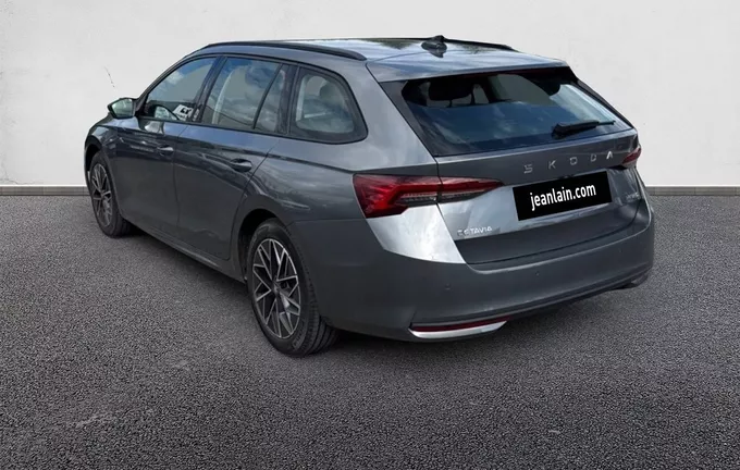 SKODA OCTAVIA Combi 1.5 TSI Hybrid 150 ch ACT DSG7 Clever extérieur trois quart arrière gauche 3362