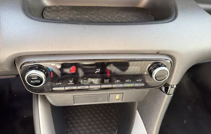 TOYOTA YARIS Hybride 116h Design photo 14 1103515