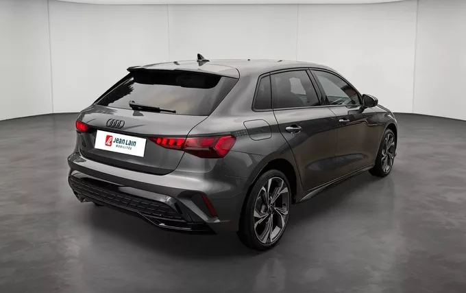 AUDI A3 Sportback e-hybrid 204 ch S line extérieur trois quart arrière droit 0161