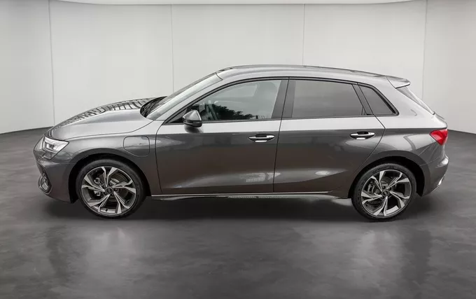 AUDI A3 Sportback e-hybrid 204 ch S line extérieur côté gauche 0161