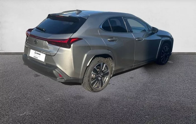 LEXUS UX 250h 4WD Executive extérieur trois quart arrière droit 1103902