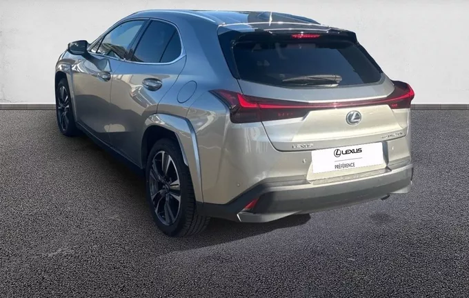 LEXUS UX 250h 4WD Executive extérieur trois quart arrière gauche 1103902