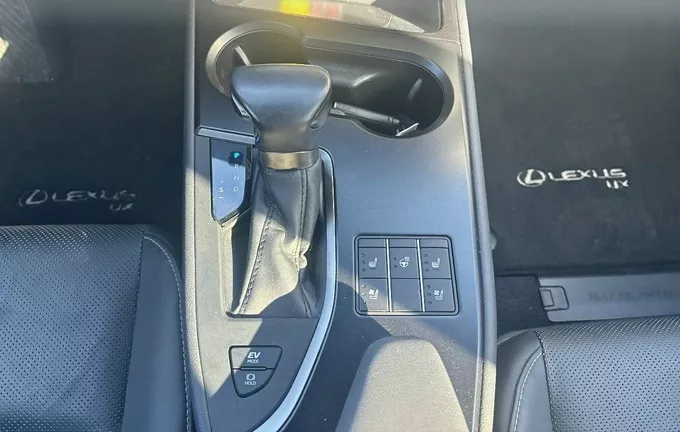 LEXUS UX 250h 4WD Executive photo 13 1103902