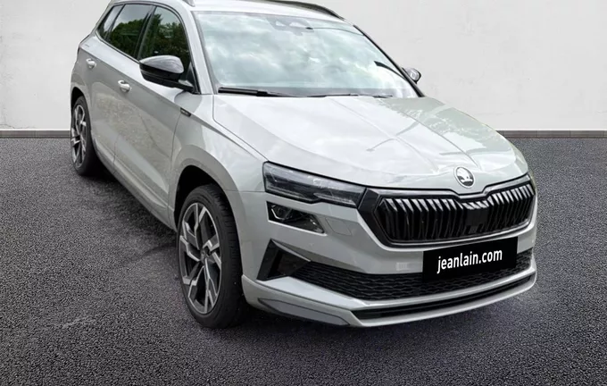 SKODA KAROQ 2.0 TDI 150 ch SCR DSG7 4x4 Sportline extérieur trois quart avant droit 4648
