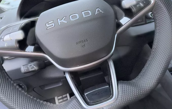 SKODA KAROQ 2.0 TDI 150 ch SCR DSG7 4x4 Sportline photo 12 4648