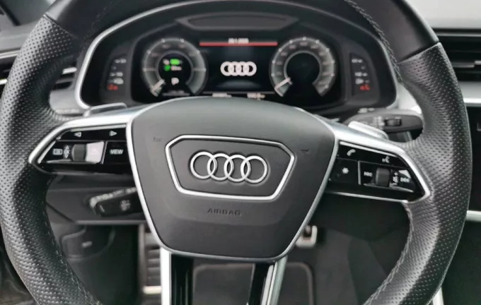 AUDI A6 55 TFSIe 367 ch S tronic 7 Quattro Competition photo 12 460123