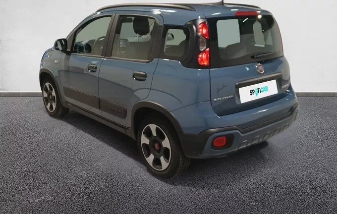 FIAT CITY CROSS MY21 City Cross 1.0 70 ch Hybride BSG S/S extérieur trois quart arrière gauche 945696