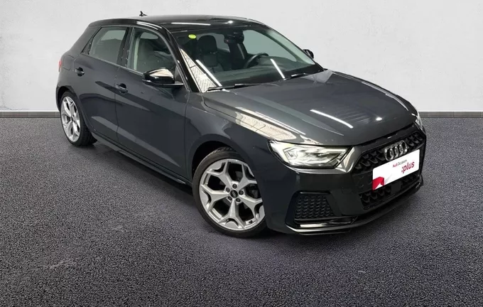 AUDI A1 Sportback 35 TFSI 150 ch S tronic 7 Design Luxe extérieur trois quart avant droit 2132488