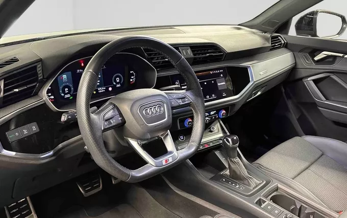 AUDI Q3 45 TFSIe 245 ch S tronic 6 S line photo 18 2132253