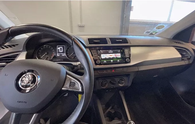 SKODA FABIA 1.4 TDI 75 CR FAP Greentec Business Plus extérieur trois quart avant droit 213494