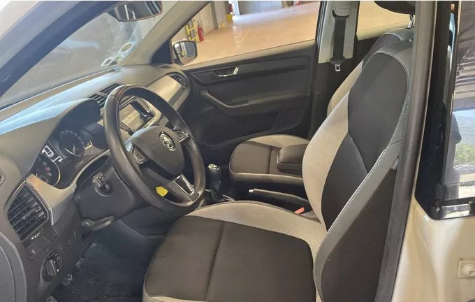 SKODA FABIA 1.4 TDI 75 CR FAP Greentec Business Plus extérieur trois quart arrière droit 213494