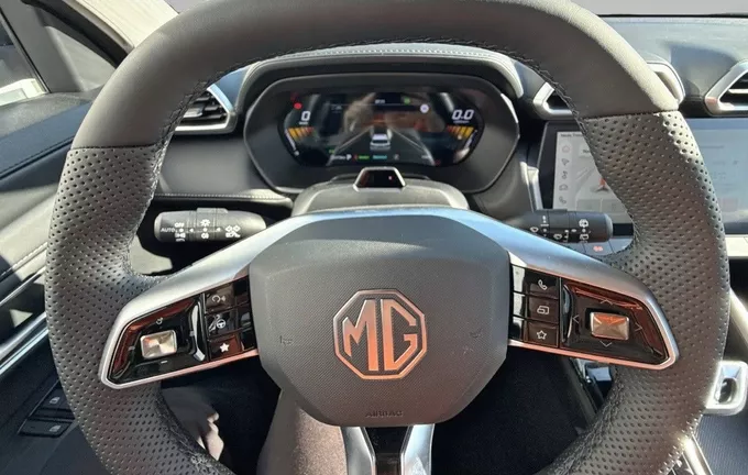 MG ZS 1.5 L Hybrid+ 197 ch Luxury photo 12 8607