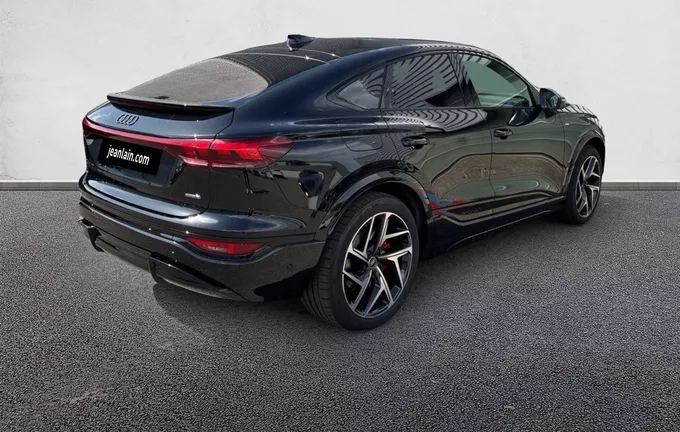 AUDI Q6 E-TRON SPORTBACK 428 ch 100 kWh quattro Competition extérieur trois quart arrière droit 5620
