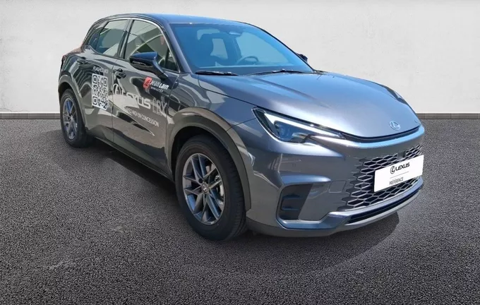 LEXUS LBX 2WD Business Plus extérieur trois quart avant droit 174654