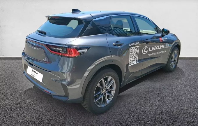 LEXUS LBX 2WD Business Plus extérieur trois quart arrière droit 174654