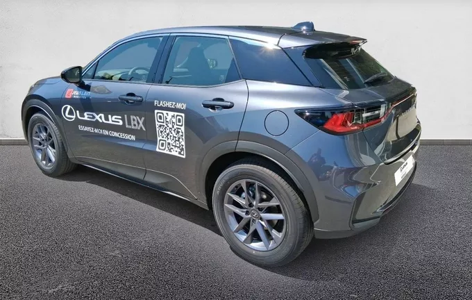 LEXUS LBX 2WD Business Plus extérieur trois quart arrière gauche 174654