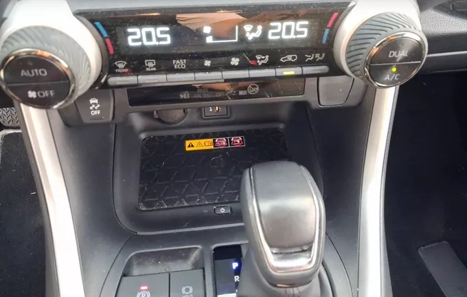 TOYOTA RAV4 Hybride 222 ch AWD-i Dynamic photo 14 2103953