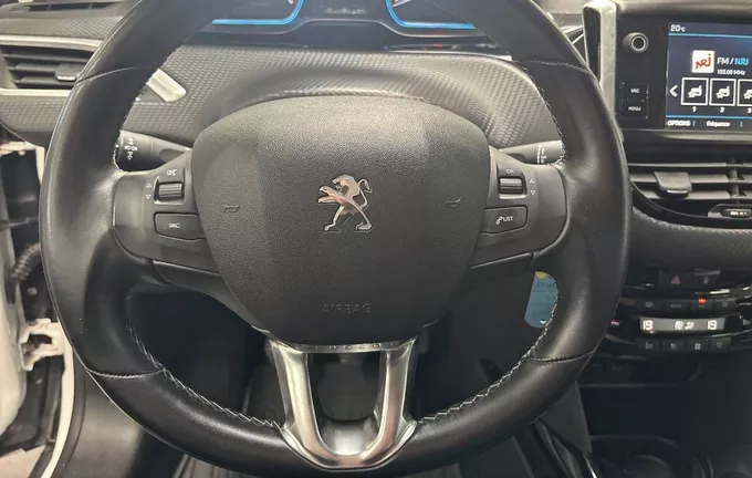 PEUGEOT 2008 PureTech 130ch S&S BVM6 Allure photo 12 2131400
