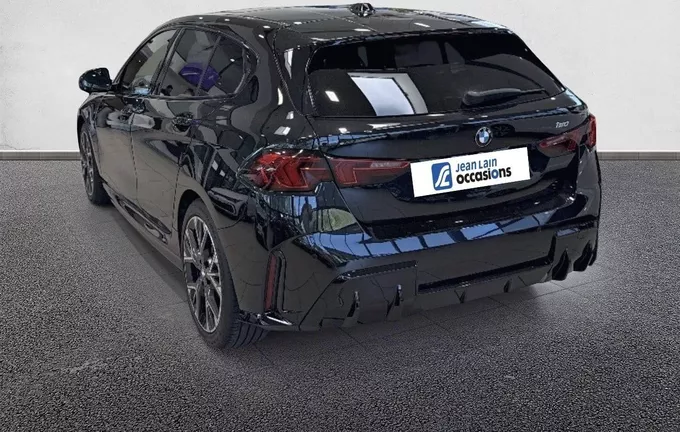 BMW SERIE 1 120 170 ch DKG7 M Sport extérieur trois quart arrière gauche 2128903