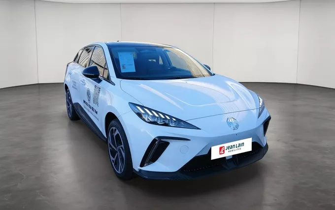 MG MG4 EV 77kWh - 180 kW Premium extérieur trois quart avant droit 9884