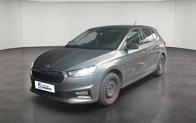 SKODA FABIA 1.0 MPI 80 ch BVM5 Ambition extérieur trois quart avant gauche 2132258