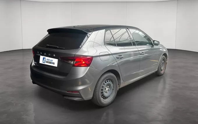 SKODA FABIA 1.0 MPI 80 ch BVM5 Ambition extérieur trois quart arrière droit 2132258